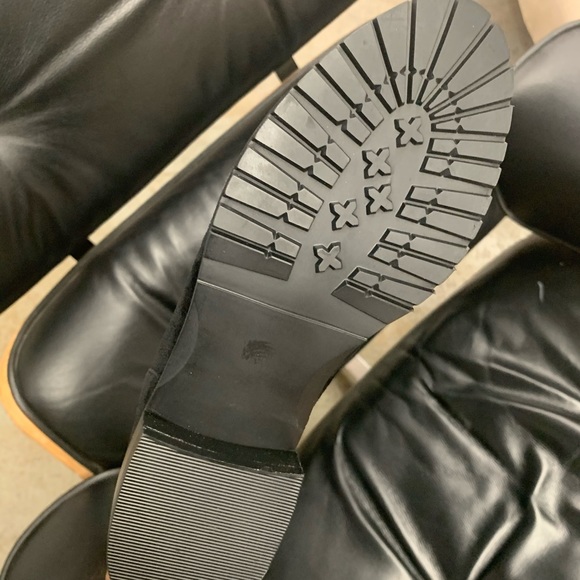 Quilted Detail Lace Up Ankle Boots with Rubber Lug Sole in Black Faux Suede US 7 - Picture 8 of 16